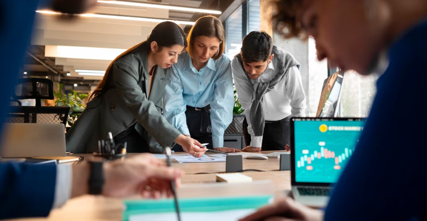 Equipe em reunião sobre BPO Folha de Pagamento para reduzir erros e ganhar produtividade